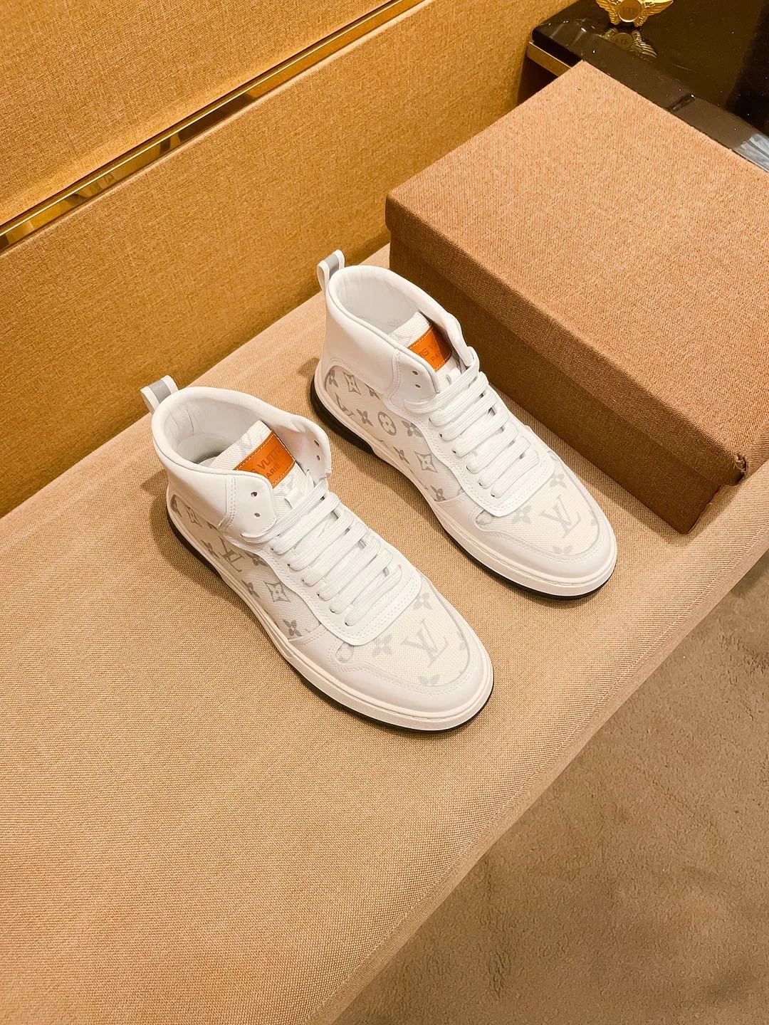 Men's shoes 💰 440💰【 LV 】🔥 Louis Vuitton, high-end men's shoes brand, official website 1:1 latest masterpiece: the upper is made of first-layer cowhide imported from Italy with a comfortable and breathable lining➕original non-slip and wear-resistant outsole🔥, making walking more convenient and comfortable! An exclusive new model, a stunning work, a beautiful 1:1 replica [color] compared to the official quality! Create a fashionable personality to set off your uniqueness! A must-have for trendy men! Classic🔥Size: 38-44 Color: 🔥Multiple colors available🔥